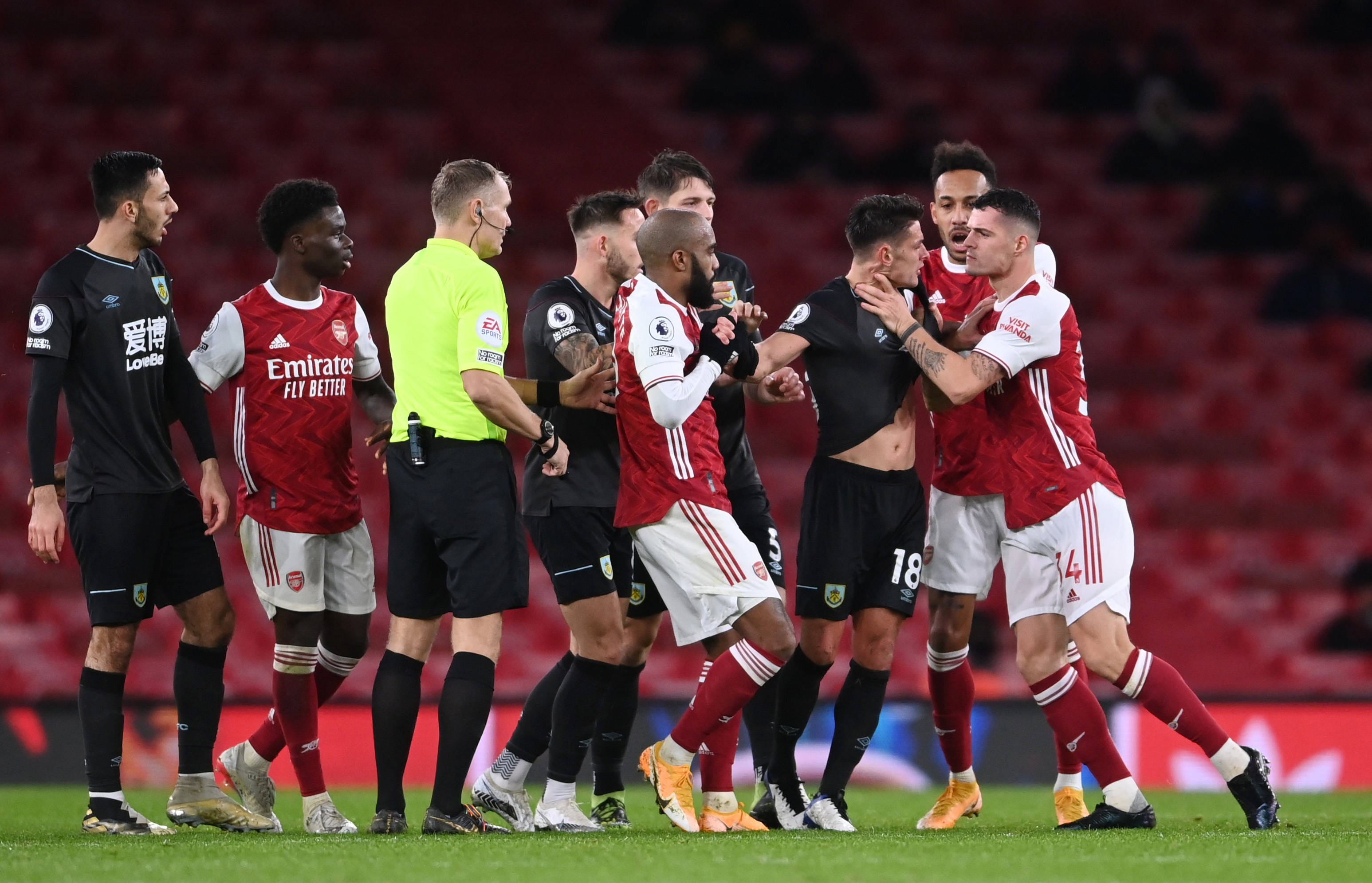 在攻防两端 在攻防两端